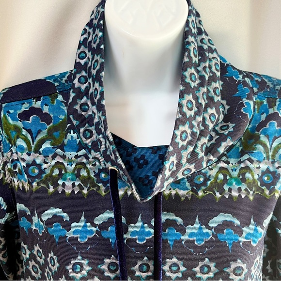 NWOT Susan Graver Weekend cowl neck fitted sweatshirt with pockets - Picture 2 of 8